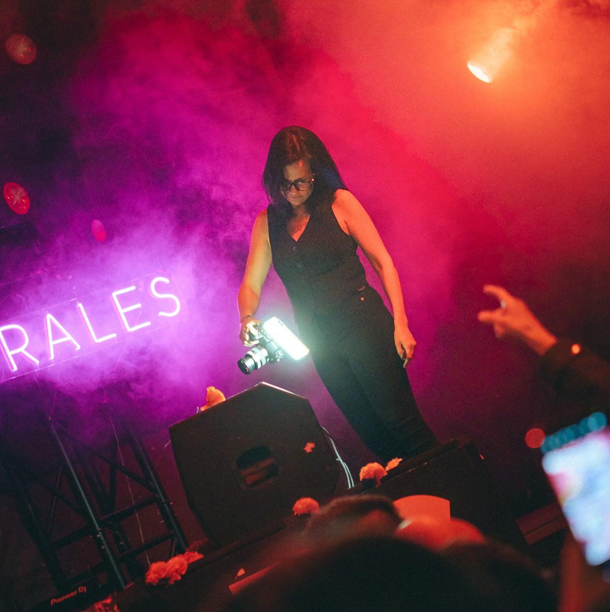 Grabando…Siempre buscando el plano que mejor cuente la historia 

Foto @dimas_newman